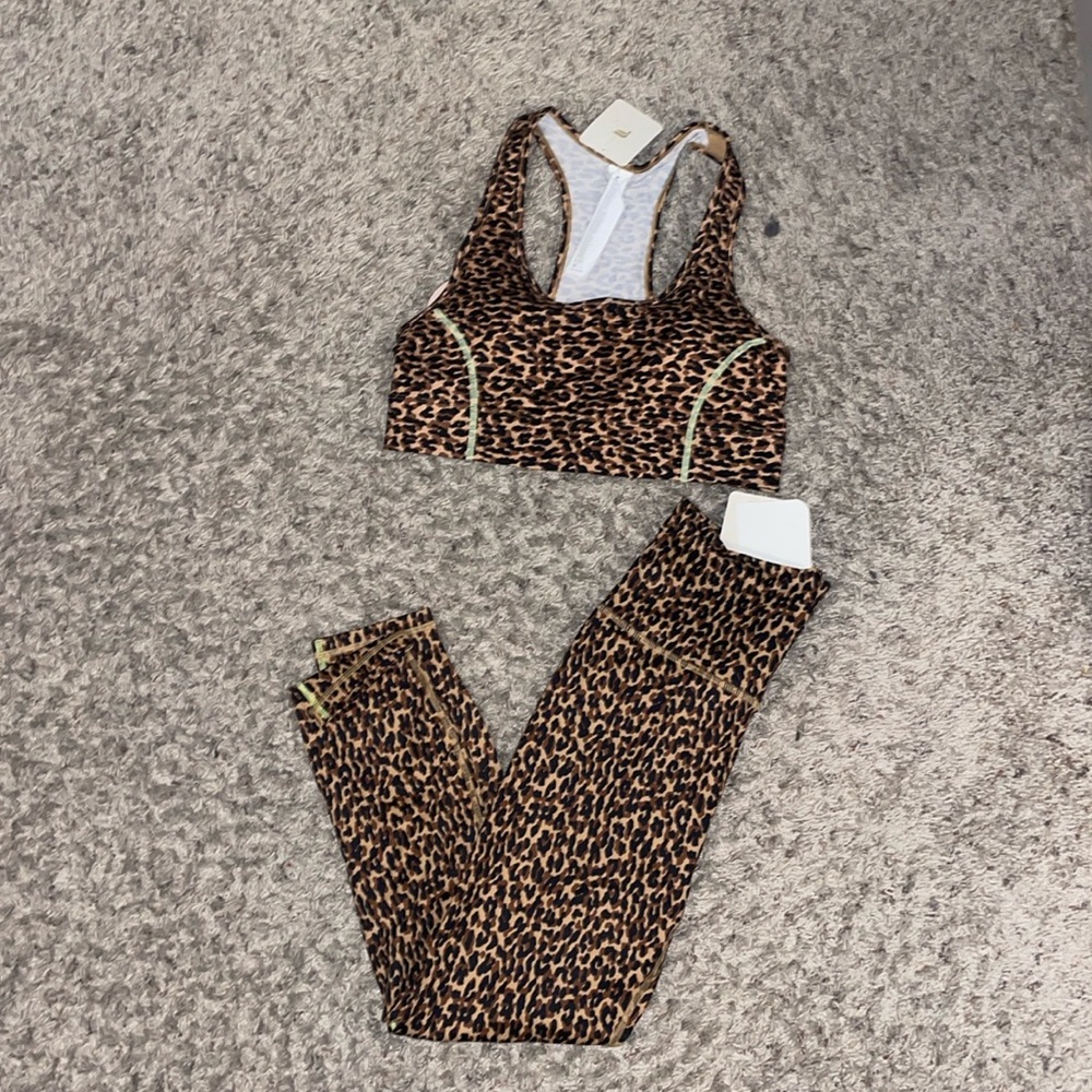 Fabletics Wavy Cheetah/Highlighter Workout Set